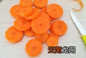 胡萝卜可以用烤箱烤着吃吗，可以用烤箱烤胡萝卜干和苹果干